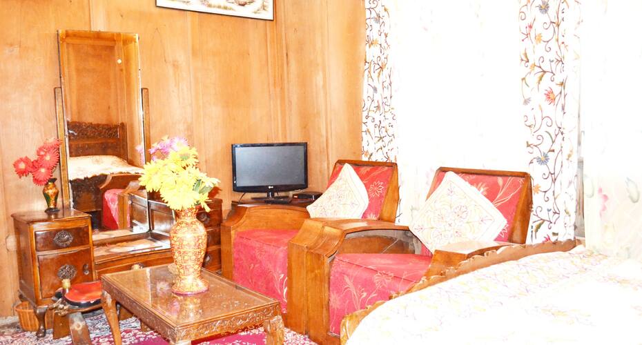 Tehran Houseboat, Srinagar 5